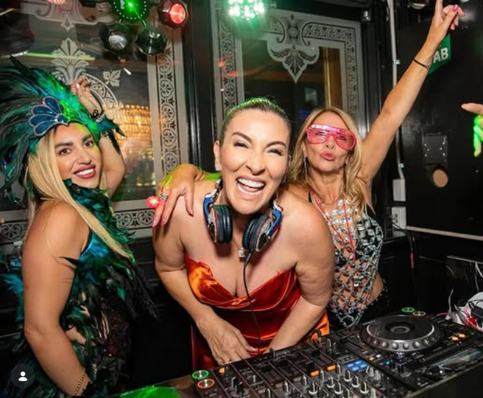 Book DJ Morena